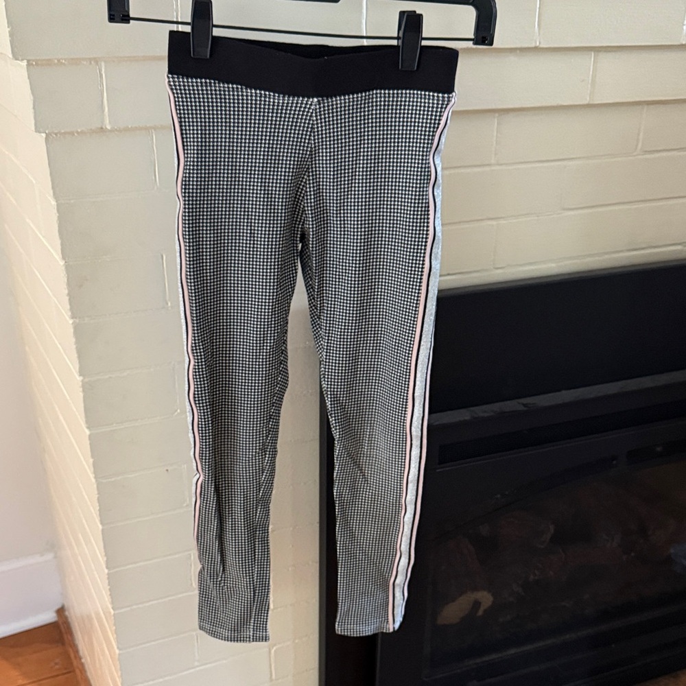 H&M Girl’s Leggings with silver and pink stripe down the legs. (8-9y)
